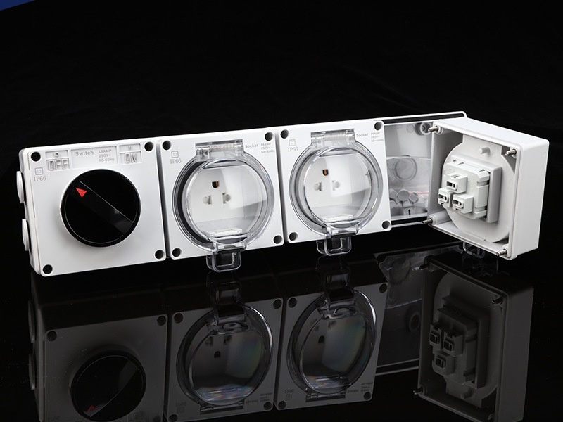4 gang outdoor socket