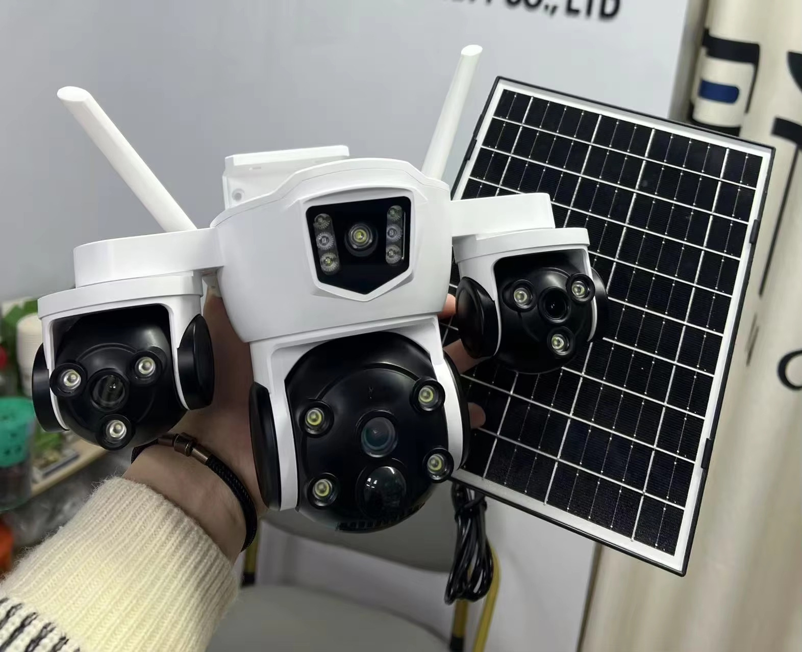 30M full-color night vision 4G camera