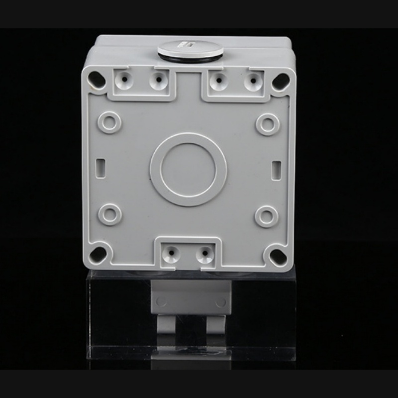 outdoor dustproof grounded socket