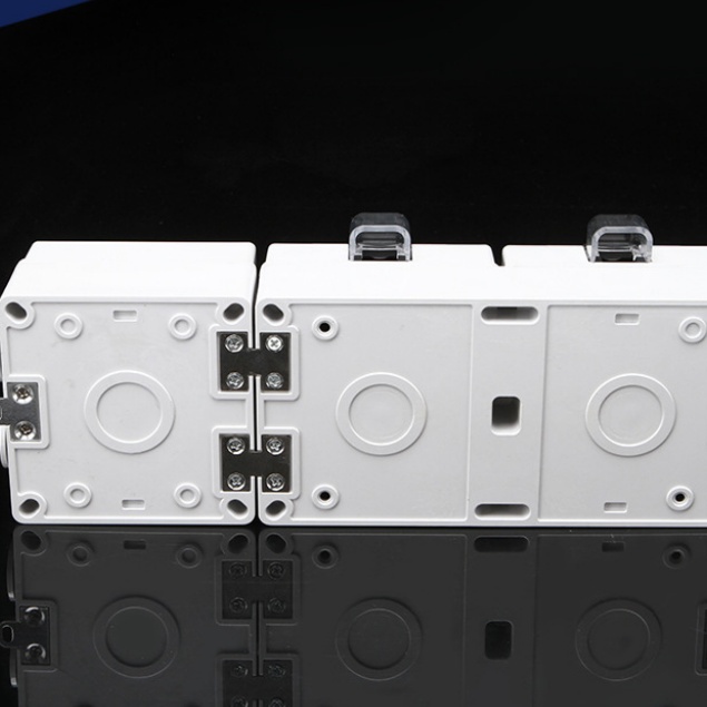 Close-Up of 2Gang 5-Pin Socket’s Waterproof Design