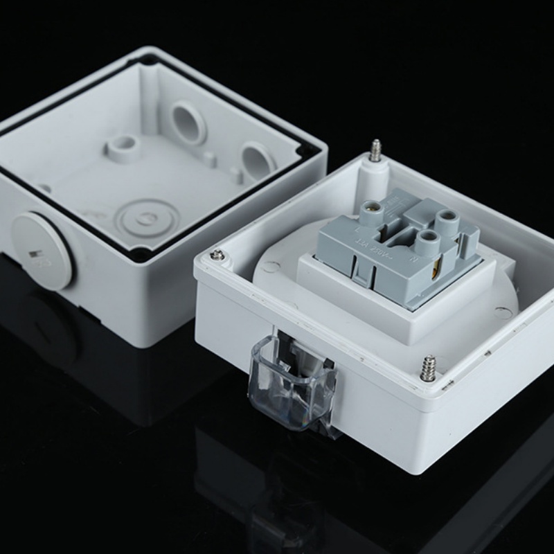 1-gang weatherproof outlet
