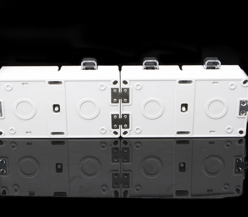 High-amperage weatherproof power unit