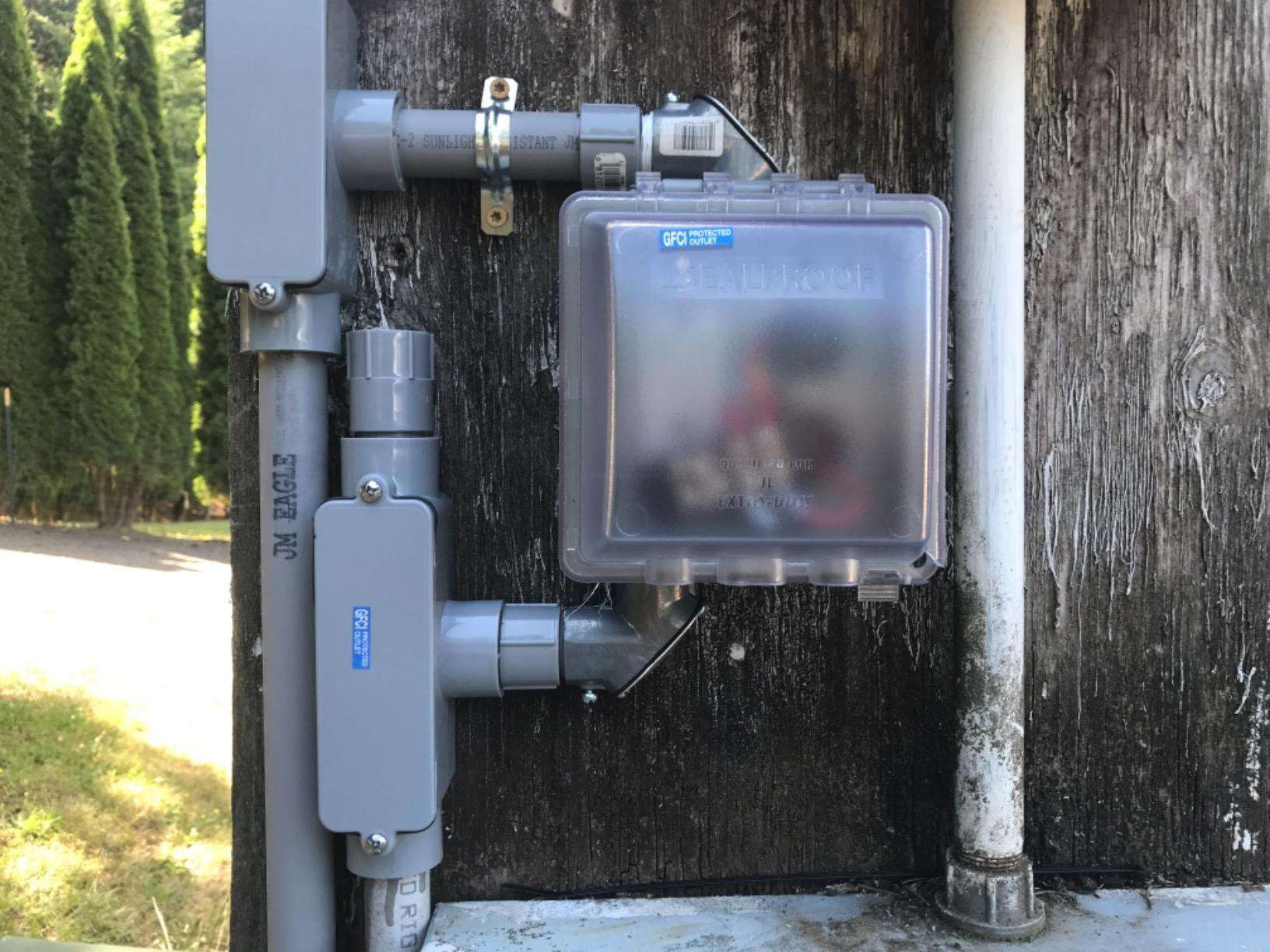 2 Gang Weatherproof In Use Outlet Cover Two Gang Outdoor Receptacle Protector Extra Duty Compliant 45 in 1 Multi Configuration Lockable Plug Shield Box