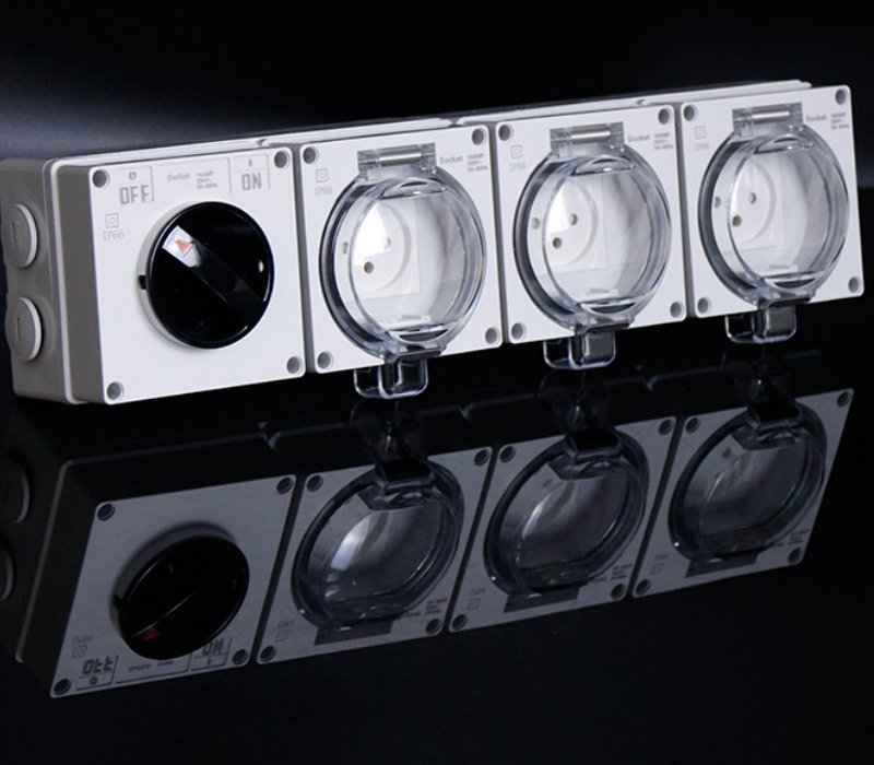 3 gang weatherproof socket with switch