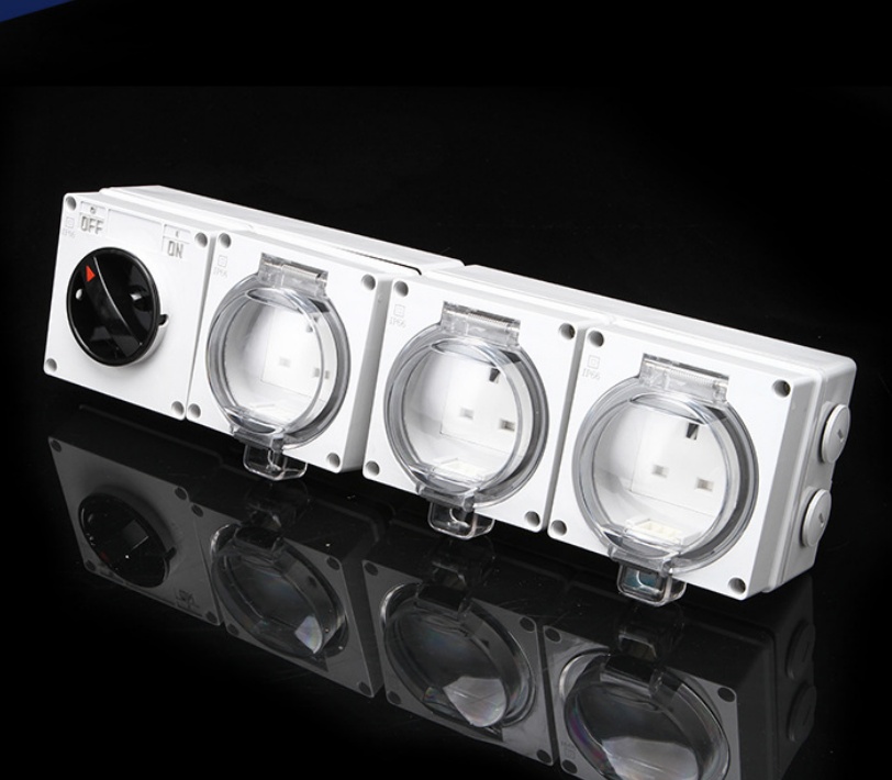 IP66 multi-outlet box