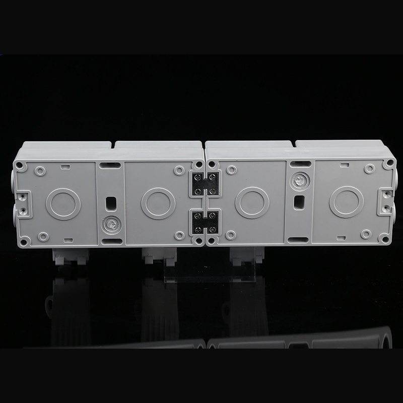 CE Certified Industrial Grade 3-Gang Industrial Socket with Switch