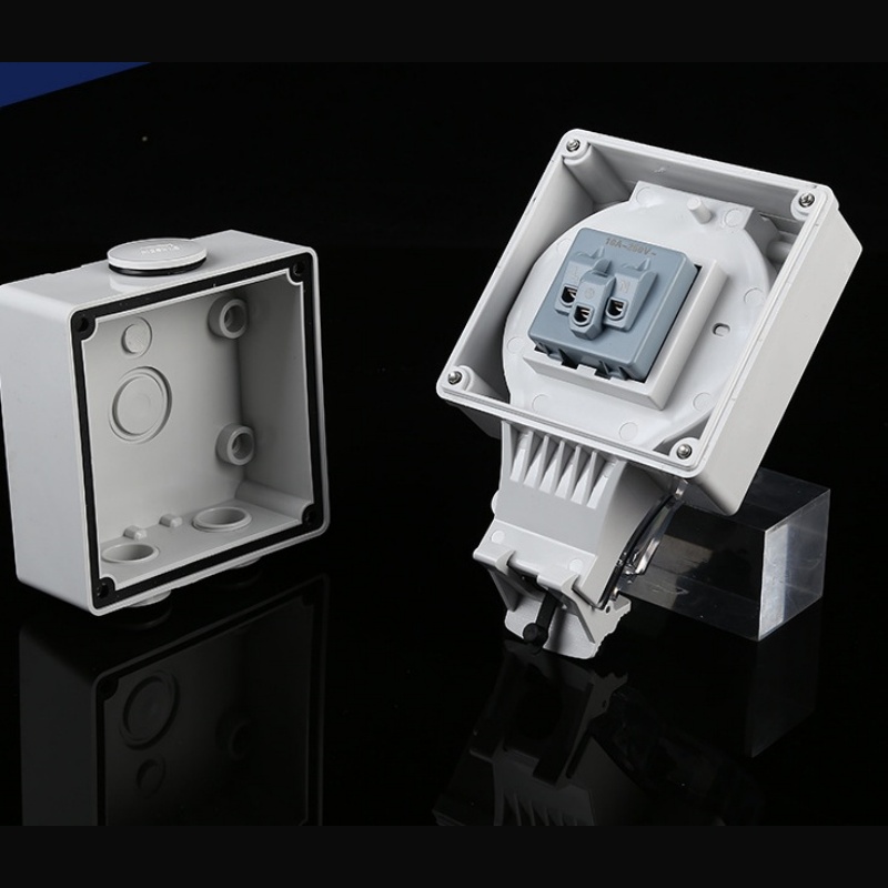 dustproof rainproof socket