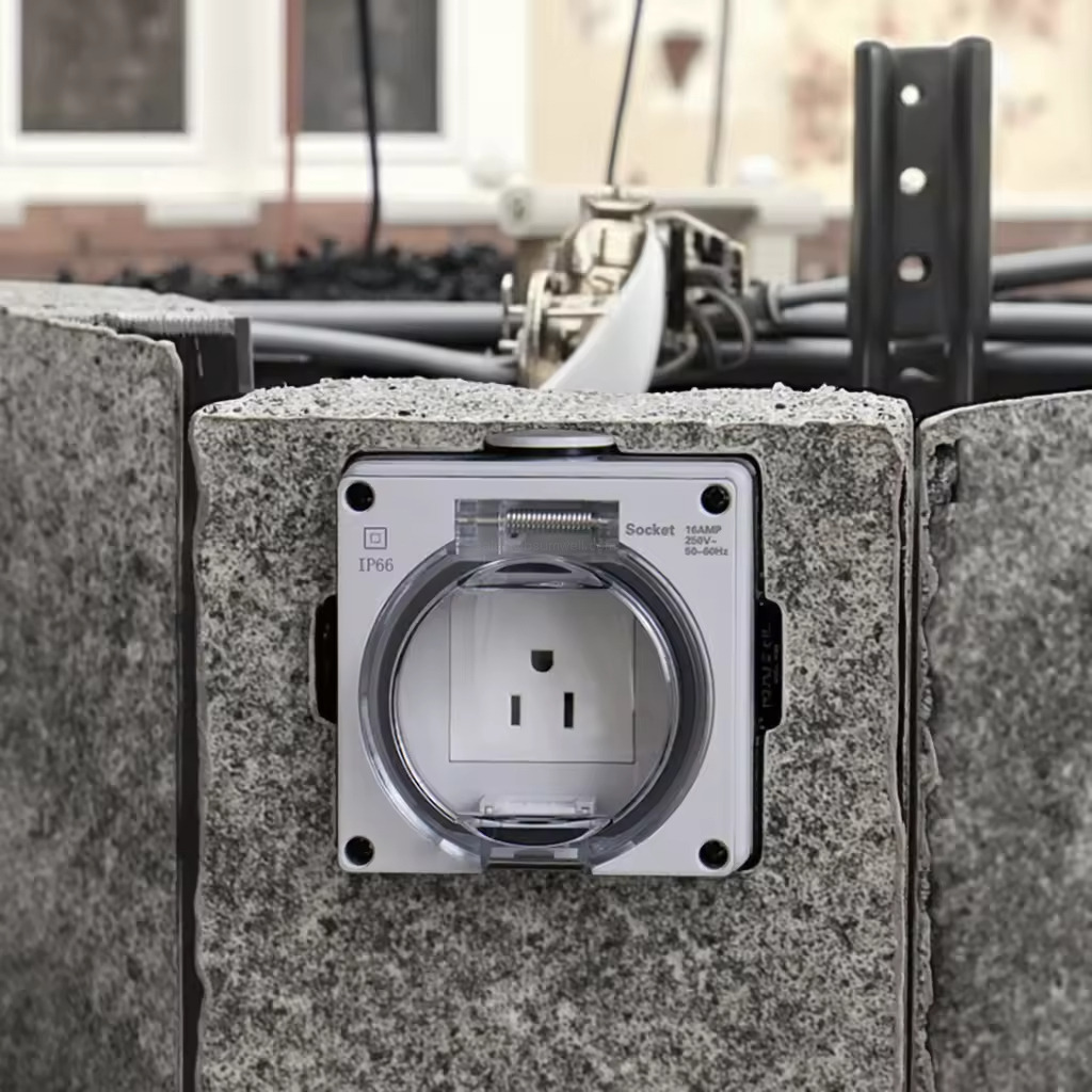 IP66 waterproof socket switch